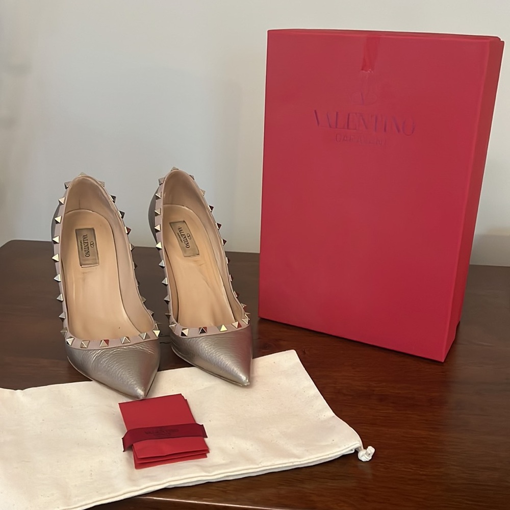 AUTHENTIC Valentino Garavani Rockstud Pumps